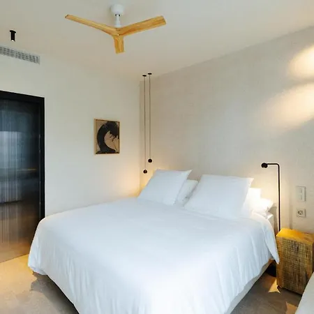 Taro Cruz Hotel 4*